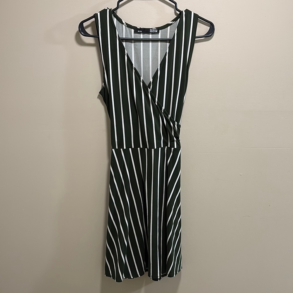 Rebel Sugar Green Sleeveless V-Neck Mini Sundress